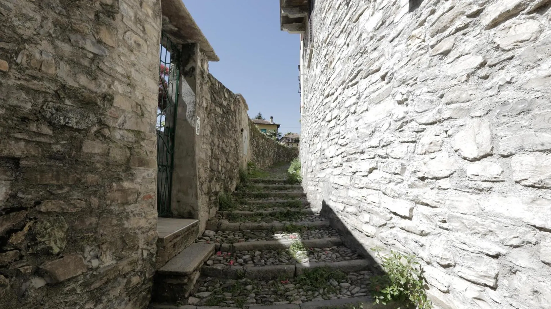 In The Historic Village - Riva Lago 10 Carate Urio