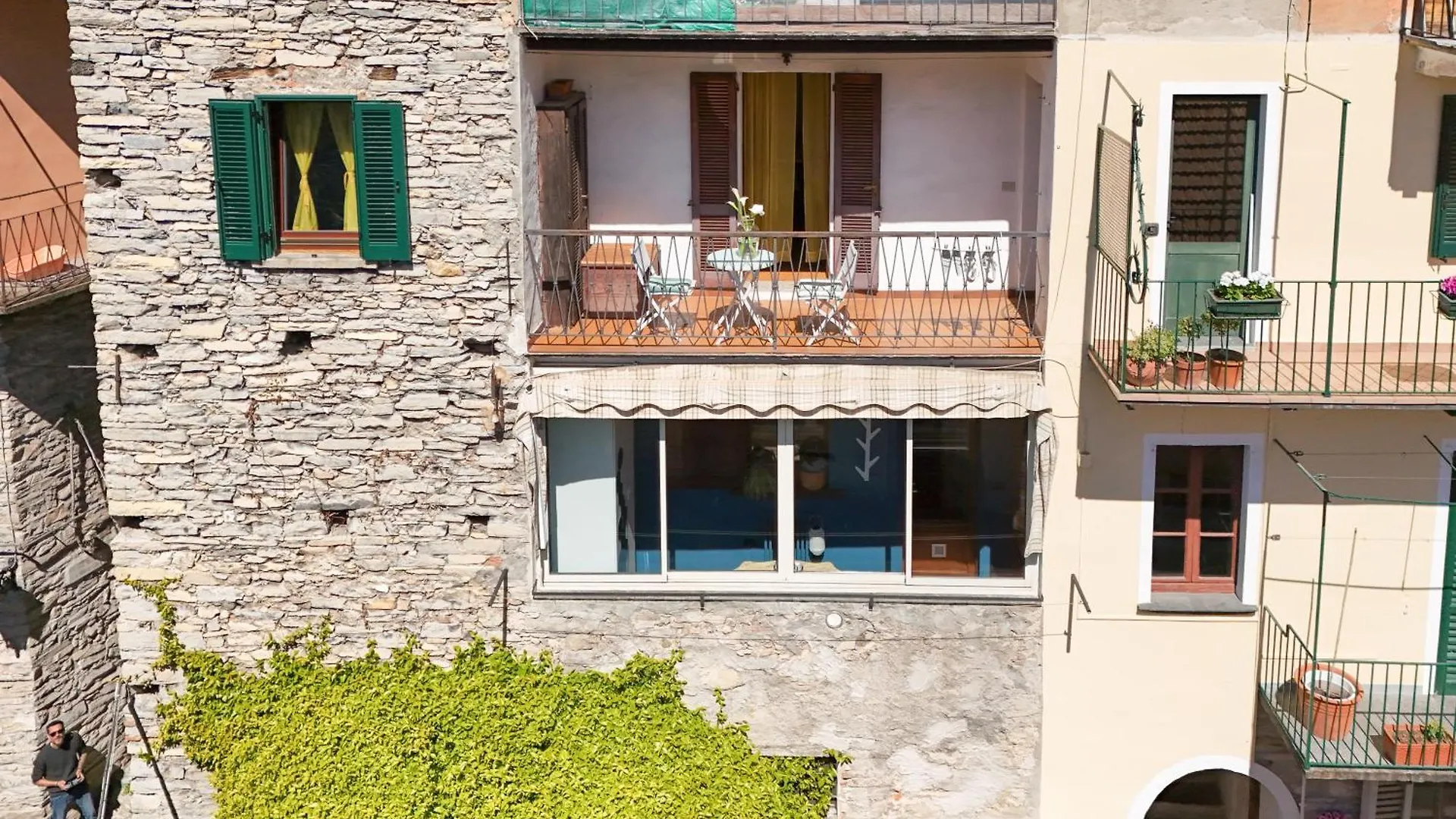 In The Historic Village - Riva Lago 10 Carate Urio Italien